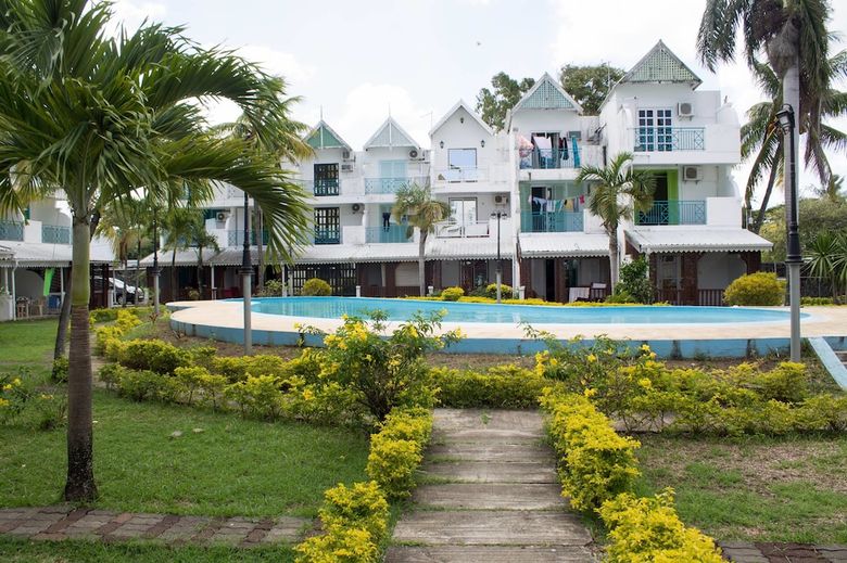 Villa La Joliette Bungalow - Opposite Pereybere Beach
