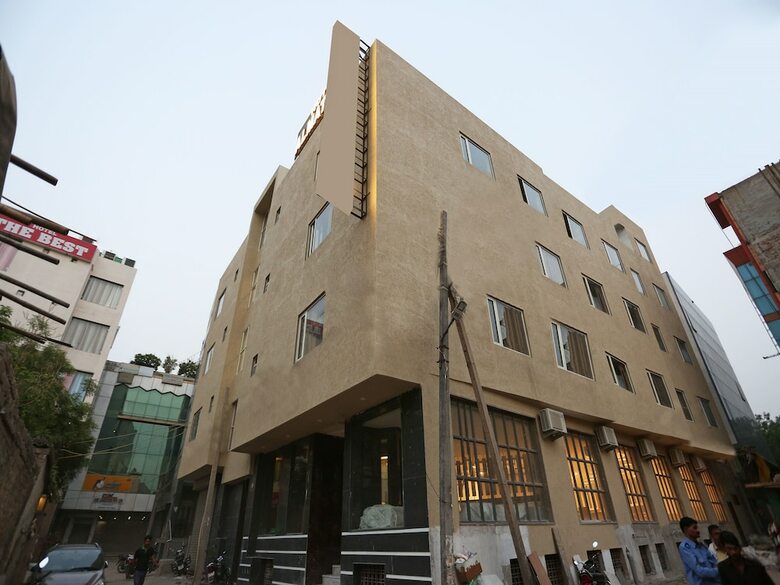 Hotel Oyo 14481 Almati Inn