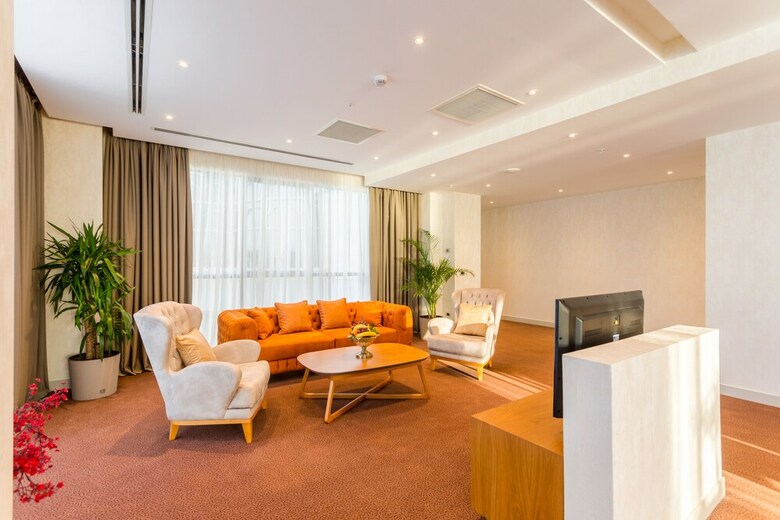 The Grand Gloria Hotel