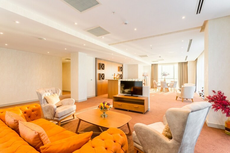 The Grand Gloria Hotel
