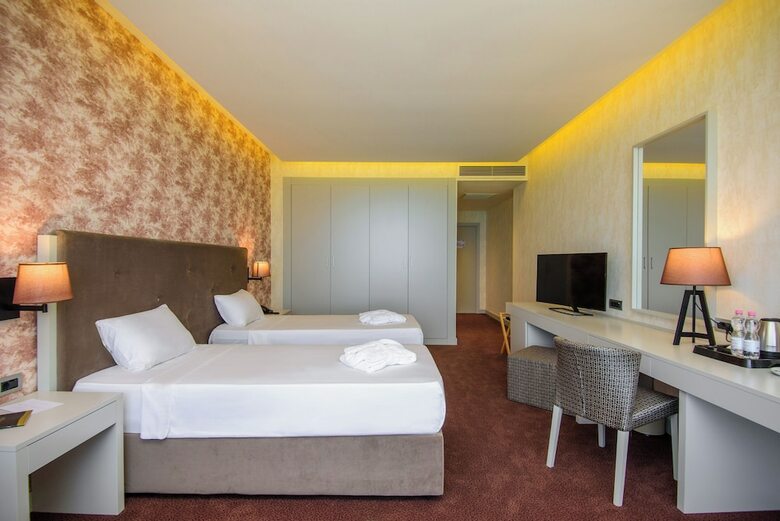 The Grand Gloria Hotel
