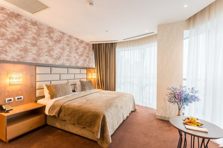 The Grand Gloria Hotel