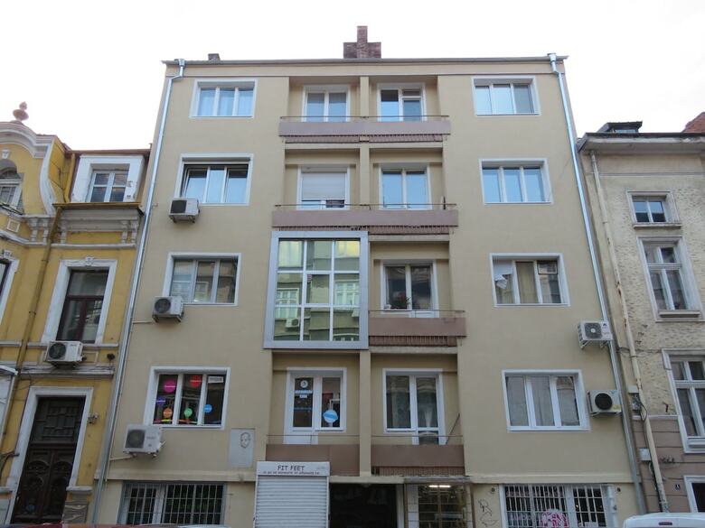 Baratero City Corner Apartment