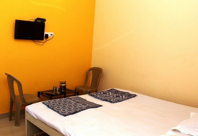 Hotel Center Point Residency