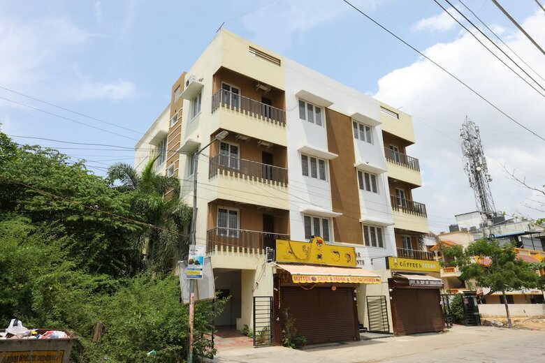 Hotel Oyo 15133 Sharon Residency
