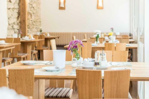 Hostal Landgasthof R�ssle