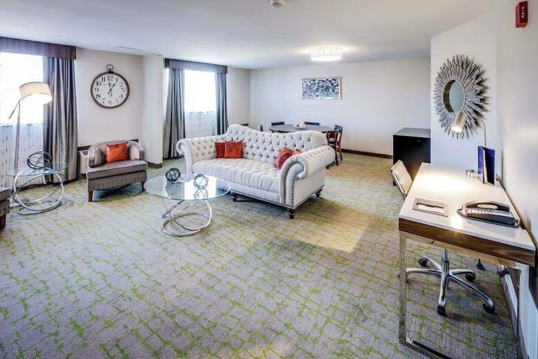 Hotel Doubletree By Hilton Huntington