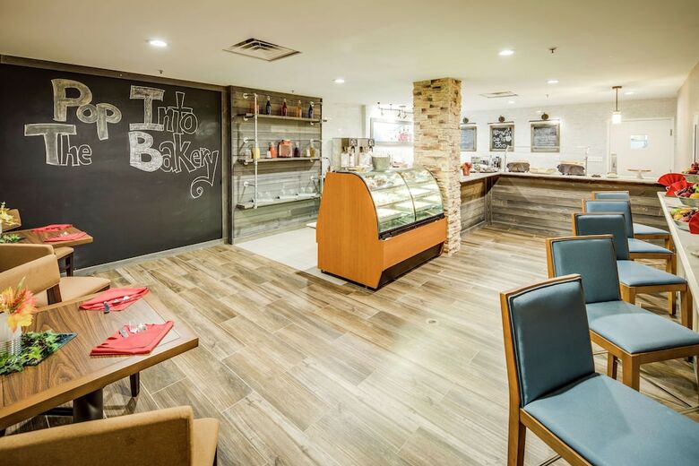 Hotel Doubletree By Hilton Huntington
