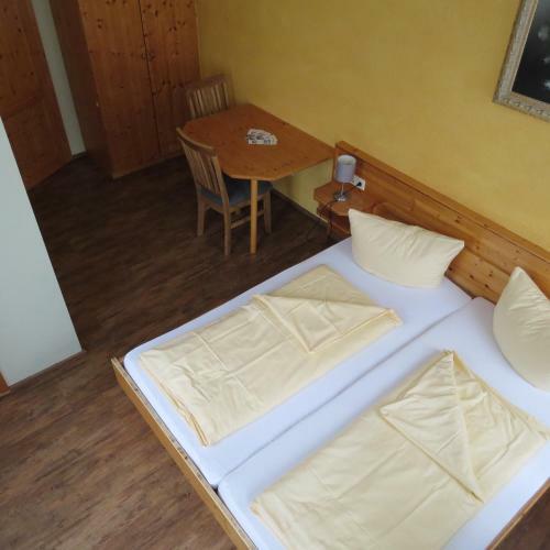 Hostal Gasthaus Zum Lamm