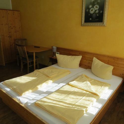 Hostal Gasthaus Zum Lamm