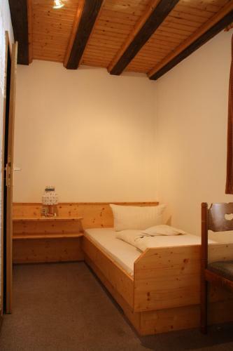 Hostal Gasthaus Zum Lamm