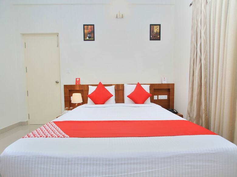 Hotel Oyo 12923 Queen's Castle