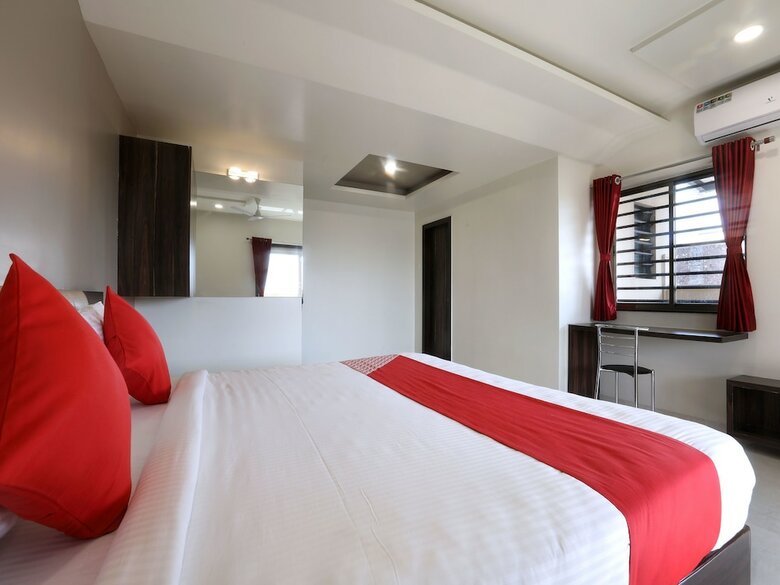 Hotel Oyo 12844 Sri Sai Suites
