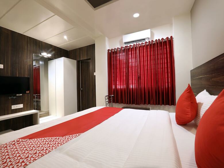 Hotel Oyo 12844 Sri Sai Suites