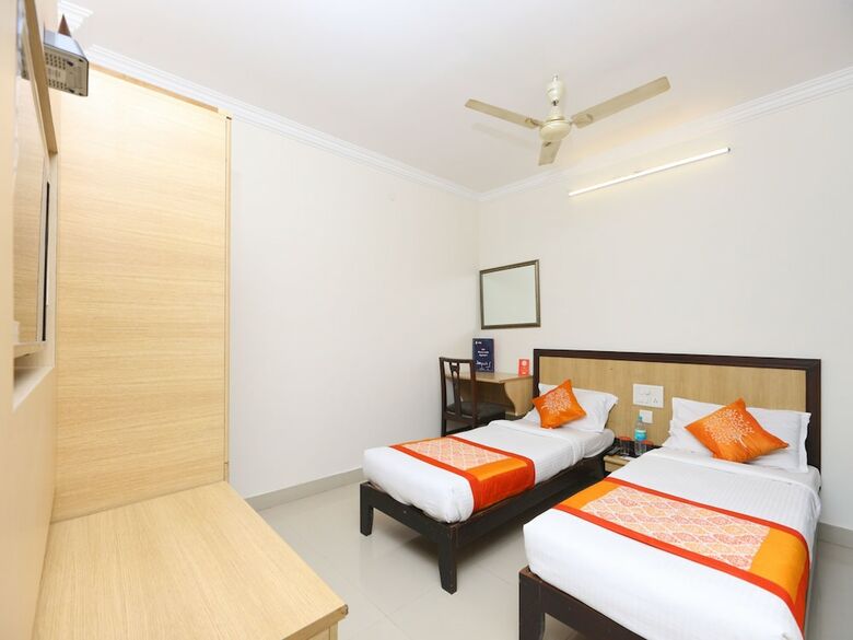 Hotel Oyo 12251 Half Moon