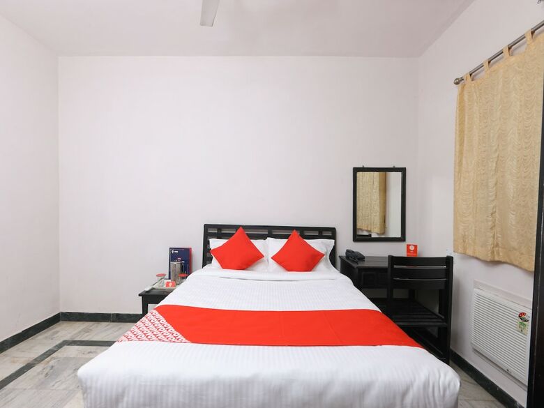 Hotel Oyo 11661 Krishna Park