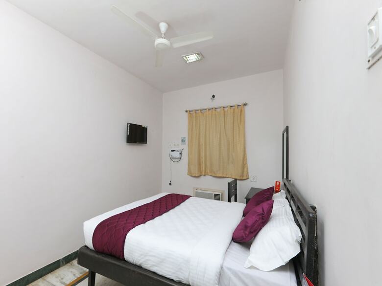 Hotel Oyo 11661 Krishna Park