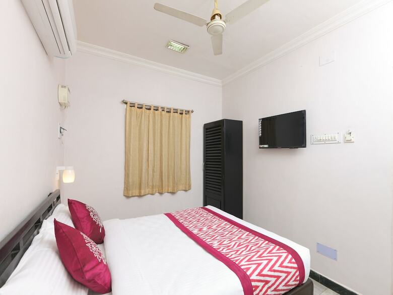 Hotel Oyo 11661 Krishna Park