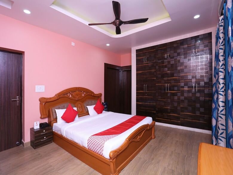 Hotel Oyo 11659 Kalinga Regency