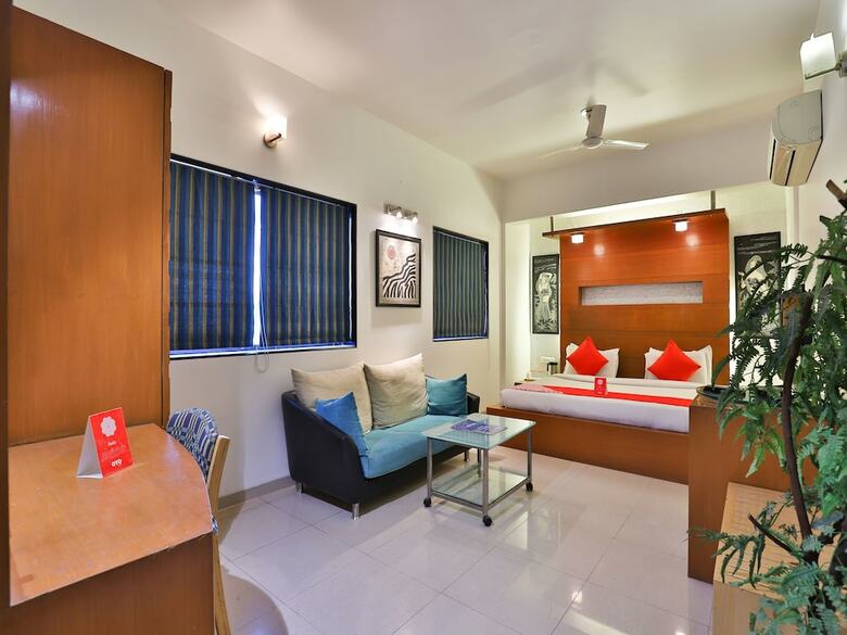 Oyo 13372 Hotel Laksh Residency