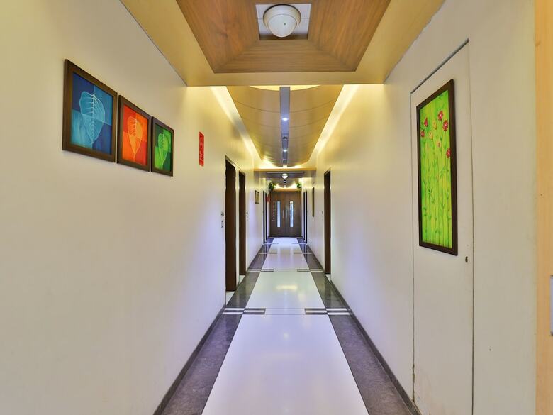 Oyo 13372 Hotel Laksh Residency