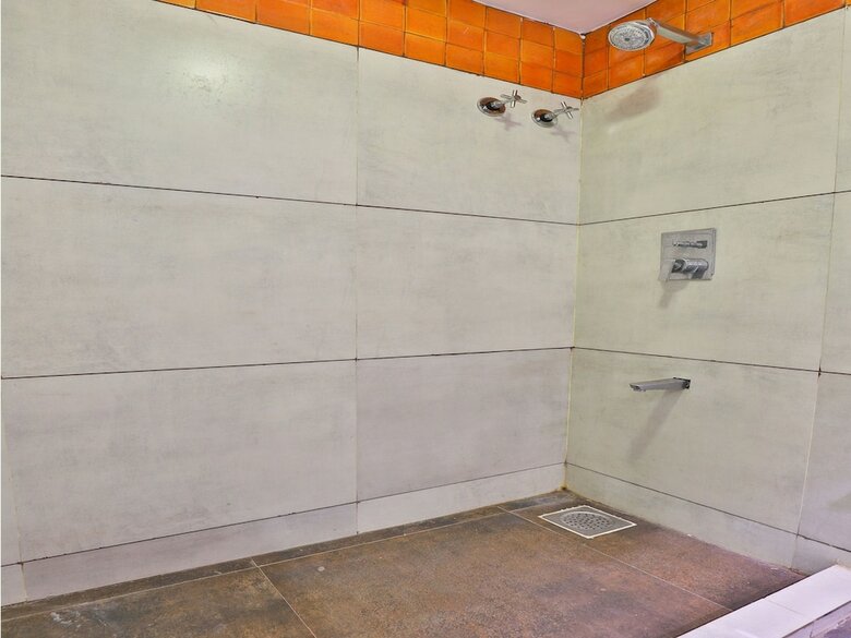 Oyo 13372 Hotel Laksh Residency