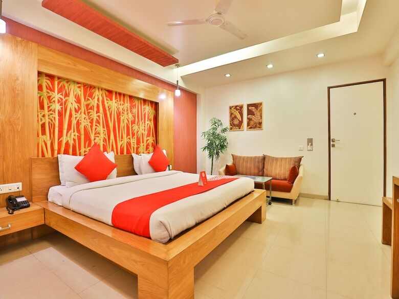 Oyo 13372 Hotel Laksh Residency