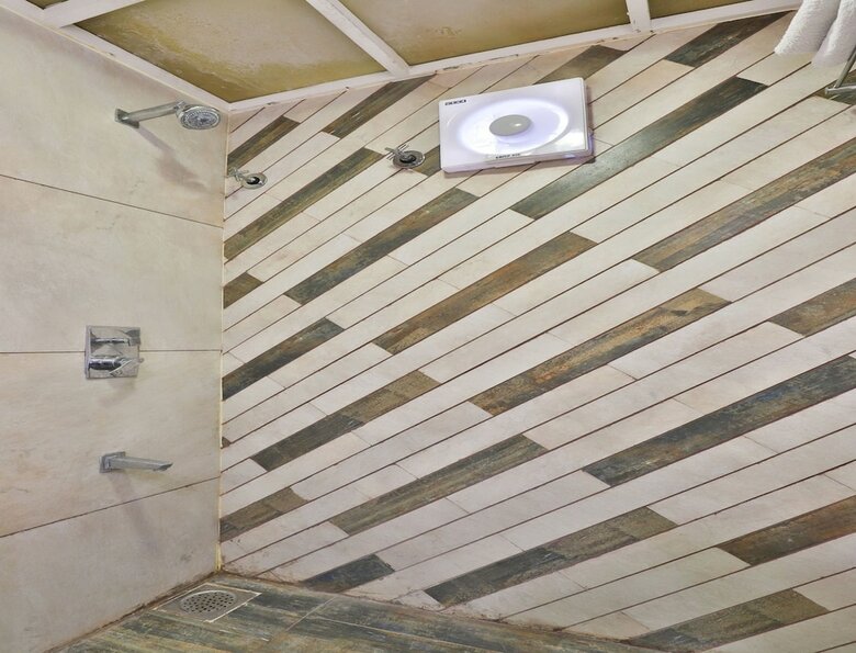 Oyo 13372 Hotel Laksh Residency