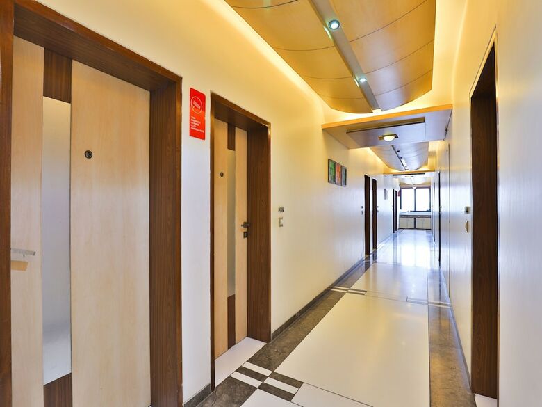 Oyo 13372 Hotel Laksh Residency