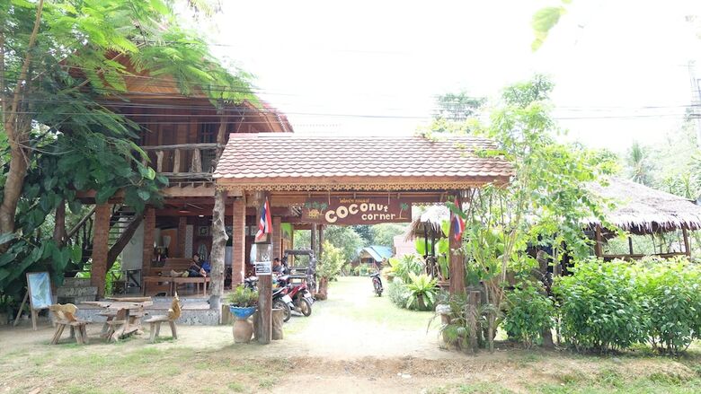 Hotel Coconut Corner
