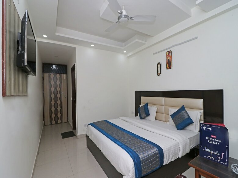 Oyo 11633 Hotel Sweet Palace