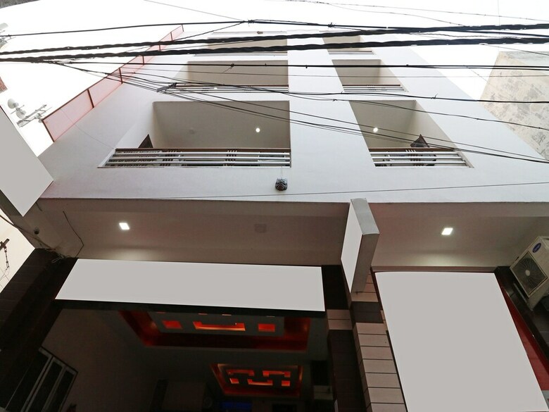 Oyo 11633 Hotel Sweet Palace