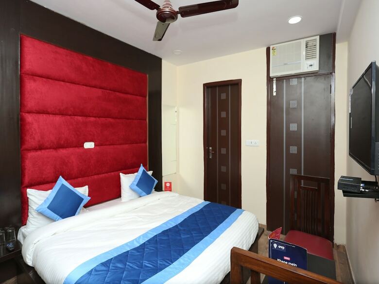 Oyo 11952 Hotel Royal India