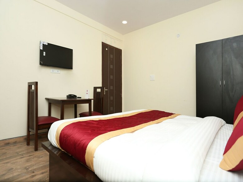 Oyo 11952 Hotel Royal India