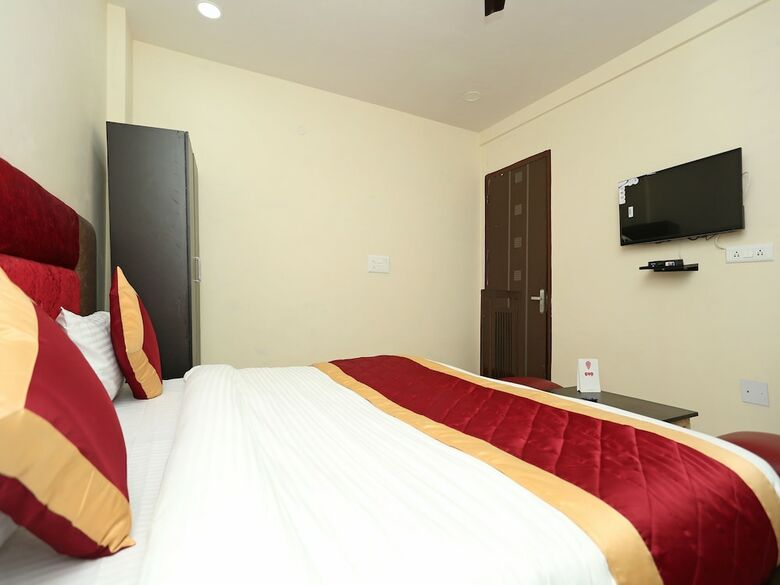 Oyo 11952 Hotel Royal India