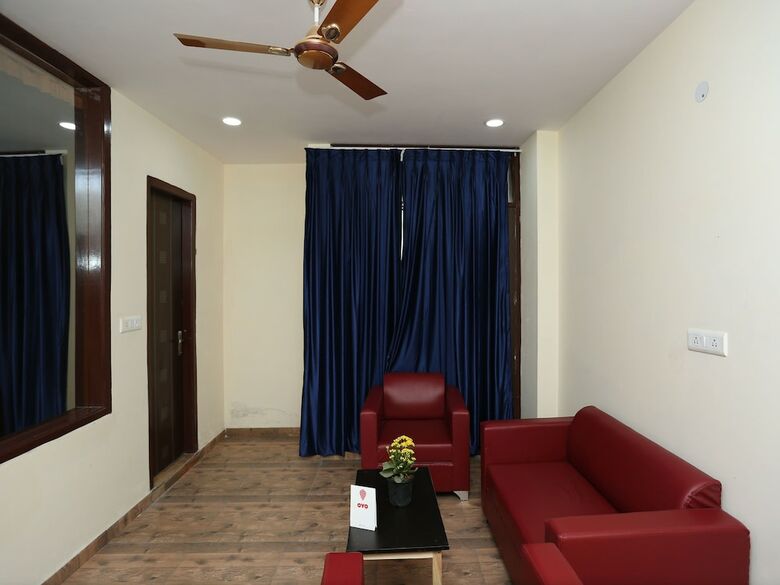 Oyo 11952 Hotel Royal India