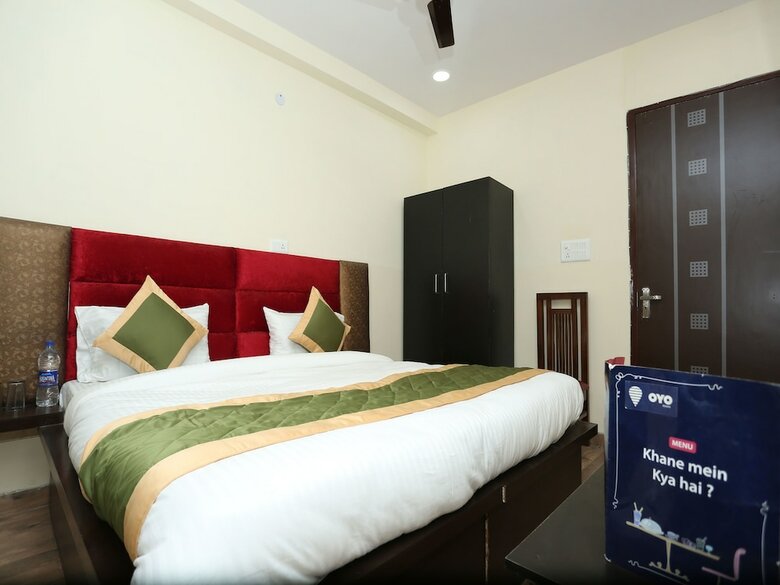 Oyo 11952 Hotel Royal India