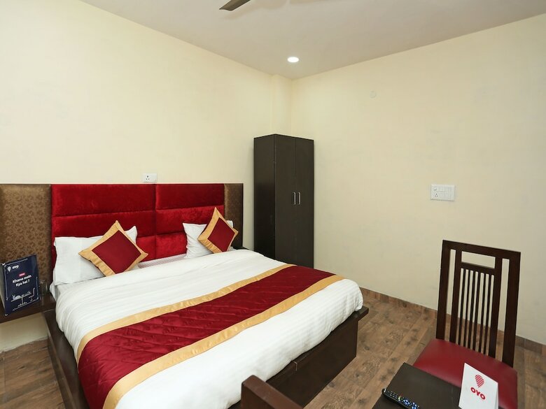 Oyo 11952 Hotel Royal India