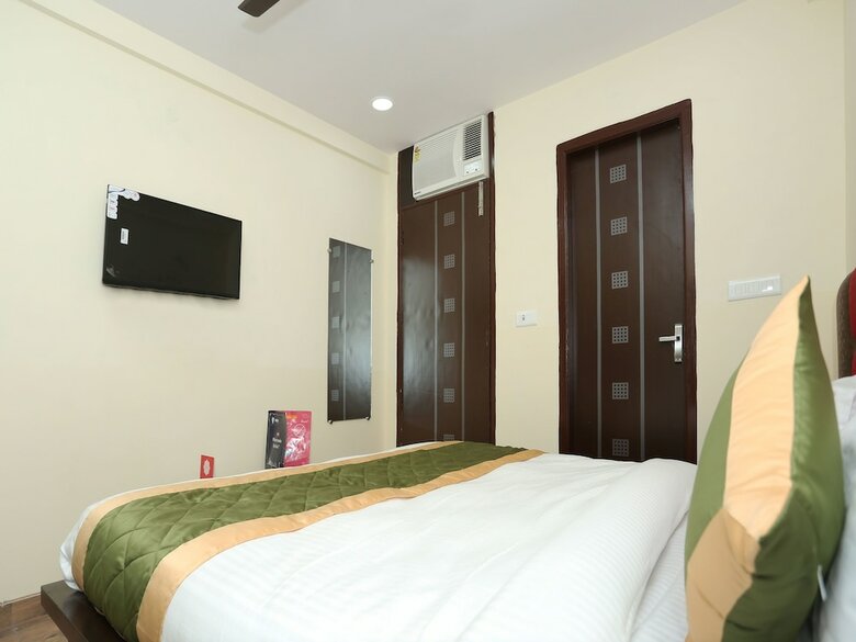 Oyo 11952 Hotel Royal India