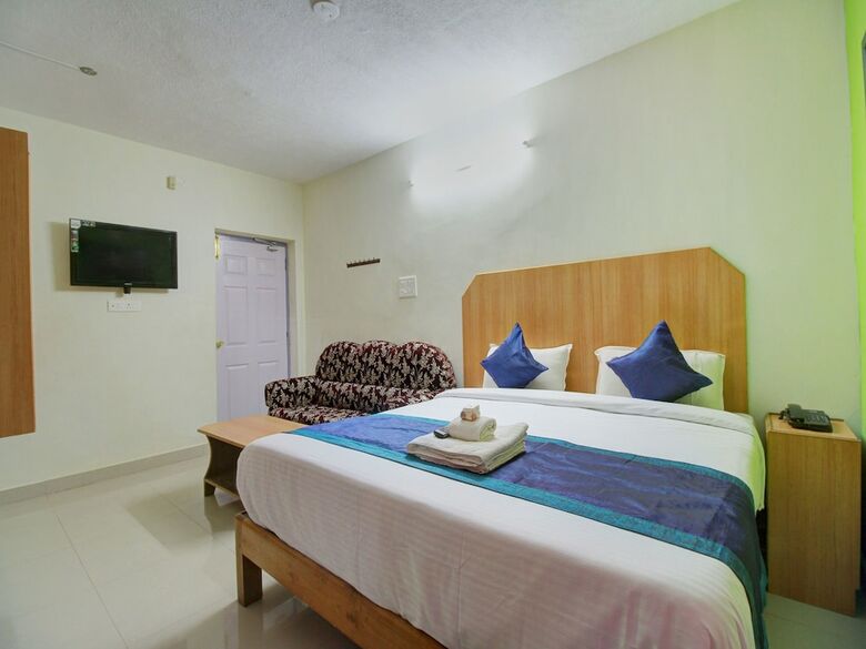 Oyo 11719 Hotel Sierra