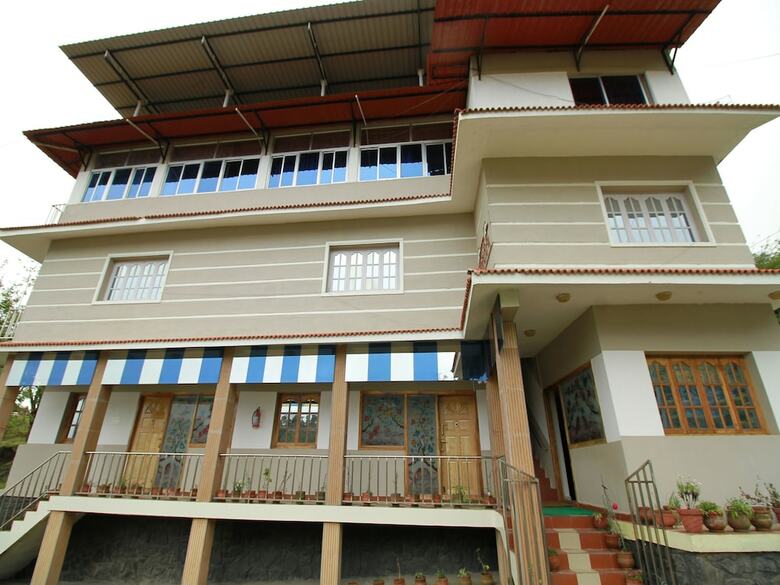 Oyo 11719 Hotel Sierra