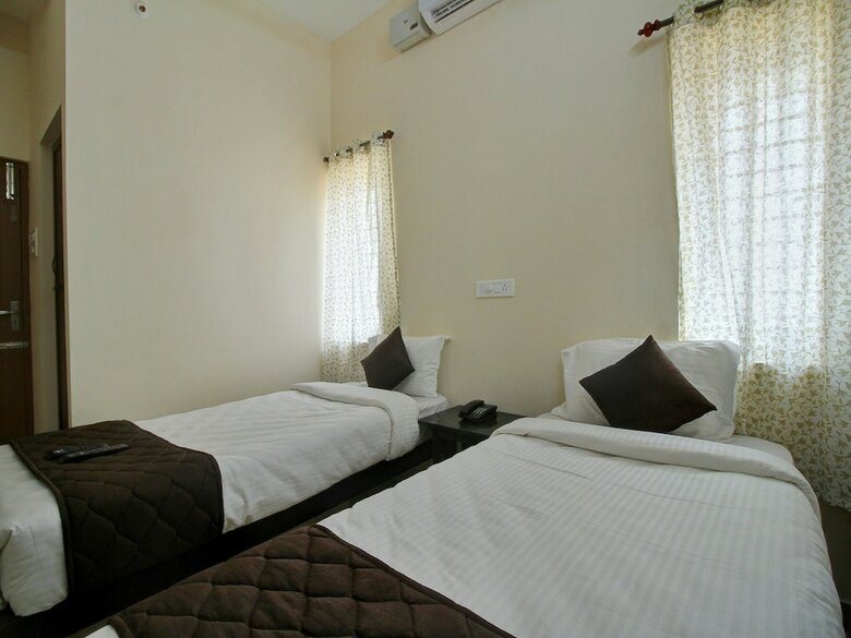 Oyo 12798 Soundaryam Apartments
