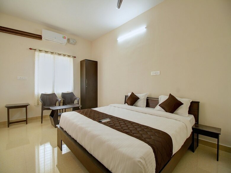 Oyo 12798 Soundaryam Apartments