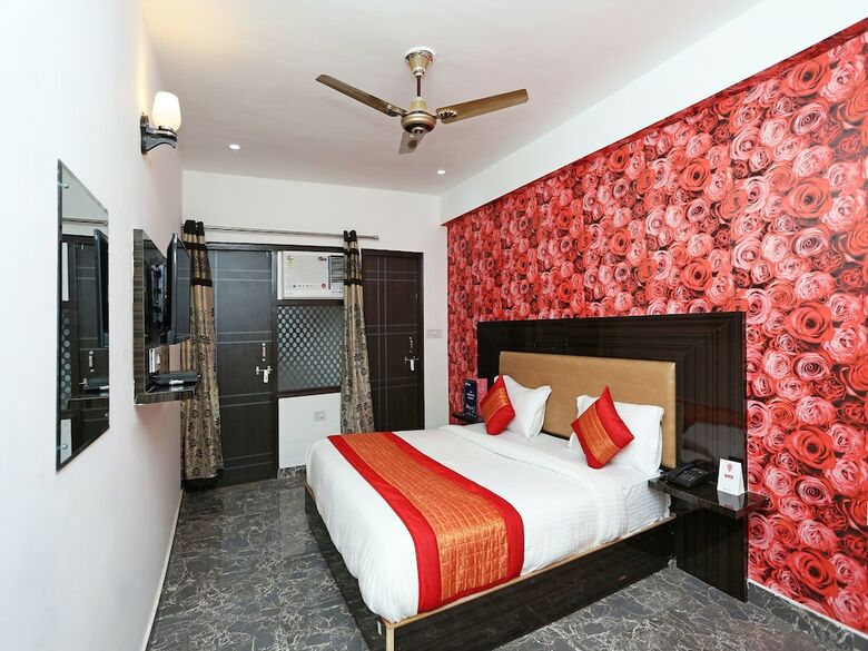 Oyo 11405 Hotel Tej Palace