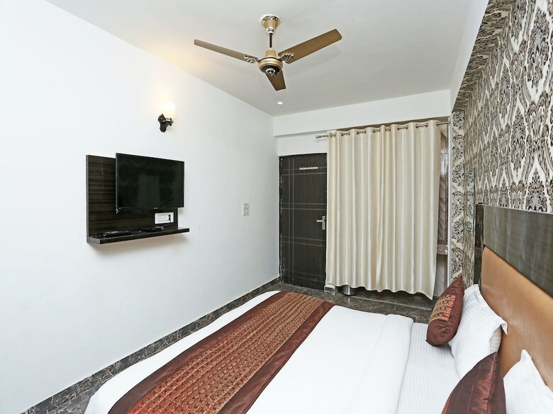 Oyo 11405 Hotel Tej Palace