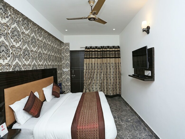 Oyo 11405 Hotel Tej Palace