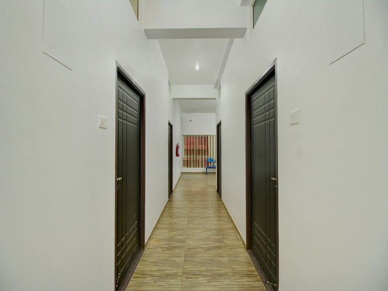 Hotel Oyo 12069 Rankghas Residency