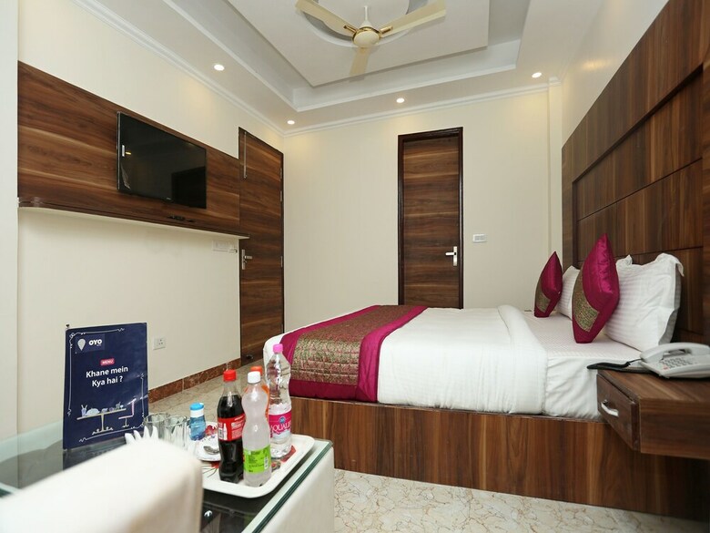 Oyo 11852 Hotel Aerostay Inn