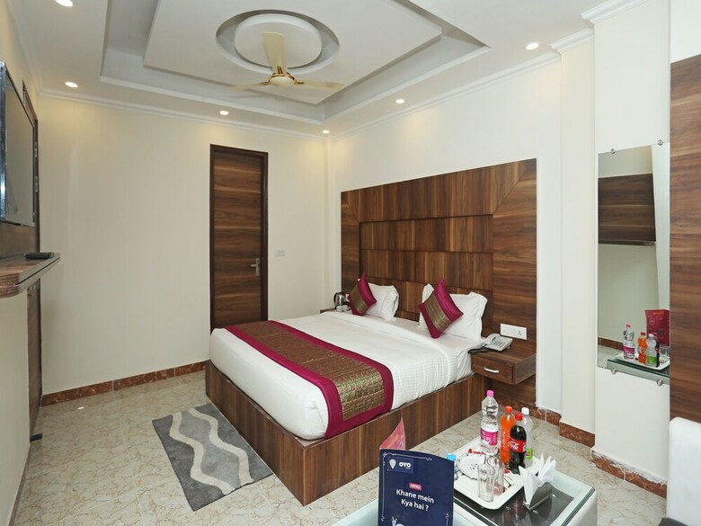 Oyo 11852 Hotel Aerostay Inn
