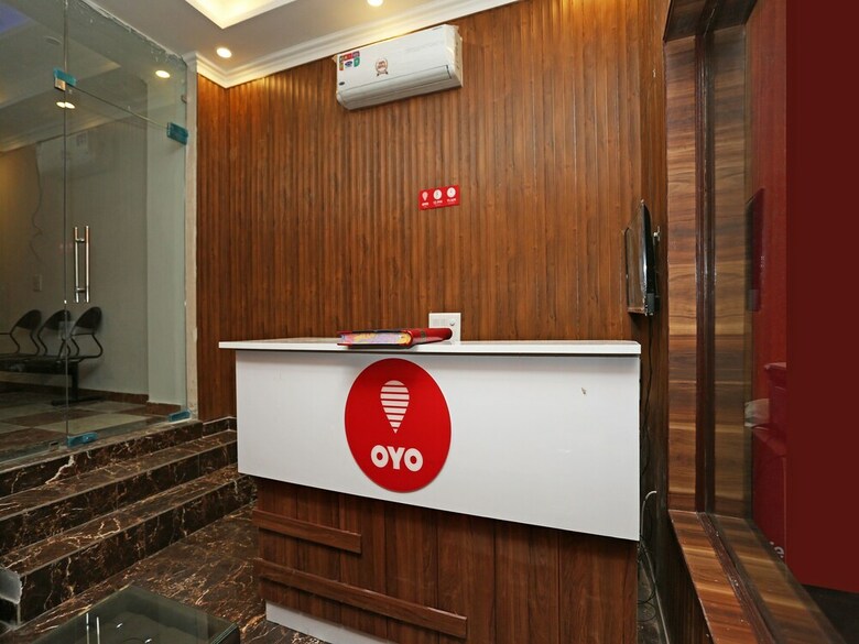 Oyo 11852 Hotel Aerostay Inn
